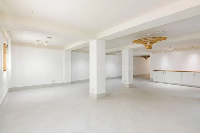 Amplio local comercial de 123m2, totalmente reformado en Zon