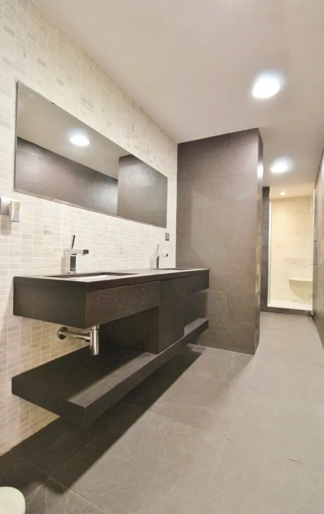 Maravillosa vivienda junto al Corte Inglés. Ahora en oferta. Llámanos. — 18
