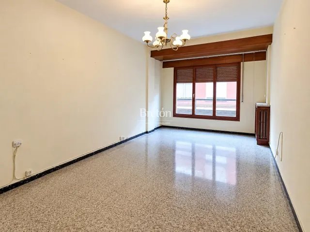 Amplia vivienda de 4 dormitorios con balcón en San Antonio María Claret — 19