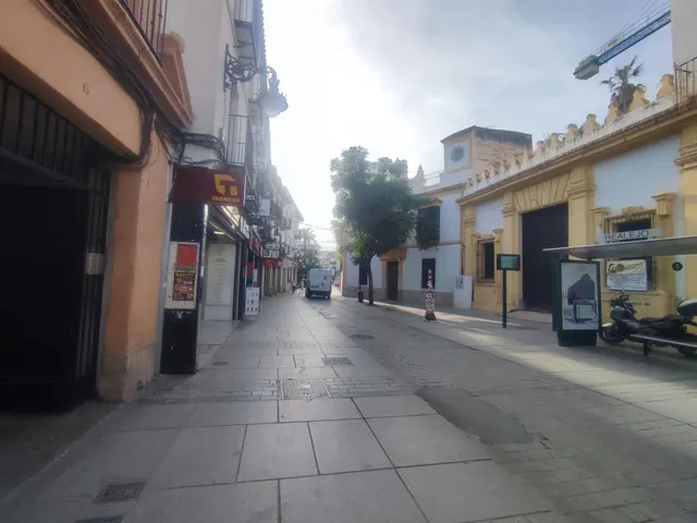 Estupendo local en realejo, muchas opciones de negocio!!! — 15
