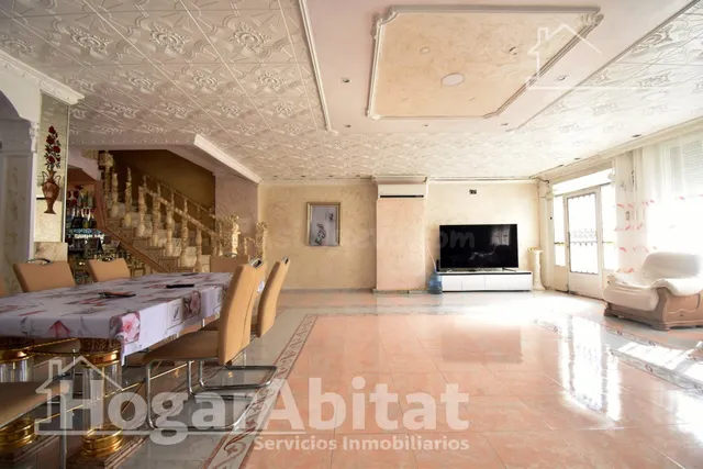 AMPLIA CASA CON GARAJE Y GRAN TERRAZA Y UNA SEGUNDA VIVIENDA - foto 2