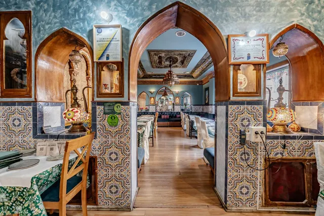 RESTAURANTE CALLE BERNARDINO OBREGÓN — 3