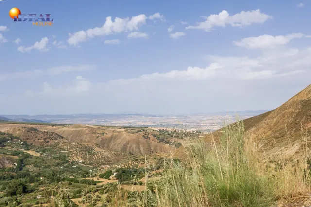 En Venta Maravilloso Paraje Natural, a medio camino entre Granada y Sierra Nevada, a veinte minutos en coche, desde cada una de ellas. — 2