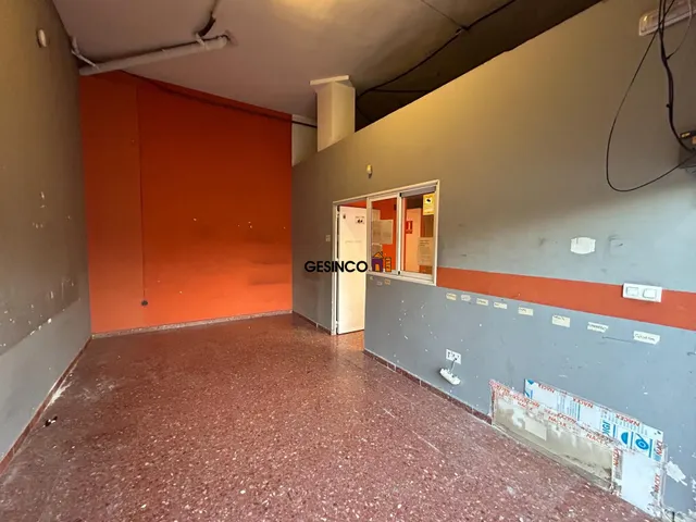 LOCAL COMERCIAL EN ALQUILER — 8