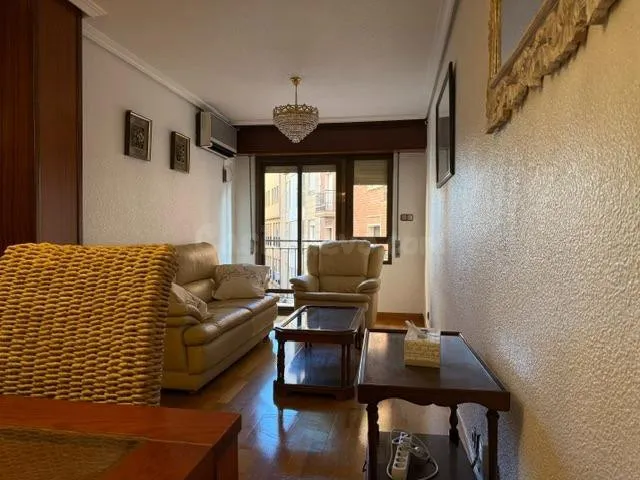 ALQUILER PISO 4 DORMITORIOS CON MUEBLES JUNTO PLAZA DE LAS F - foto 4