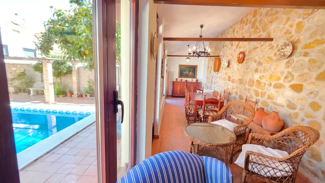 ¡increíble casa adosada con piscina privada en urbanización azahar! — 24