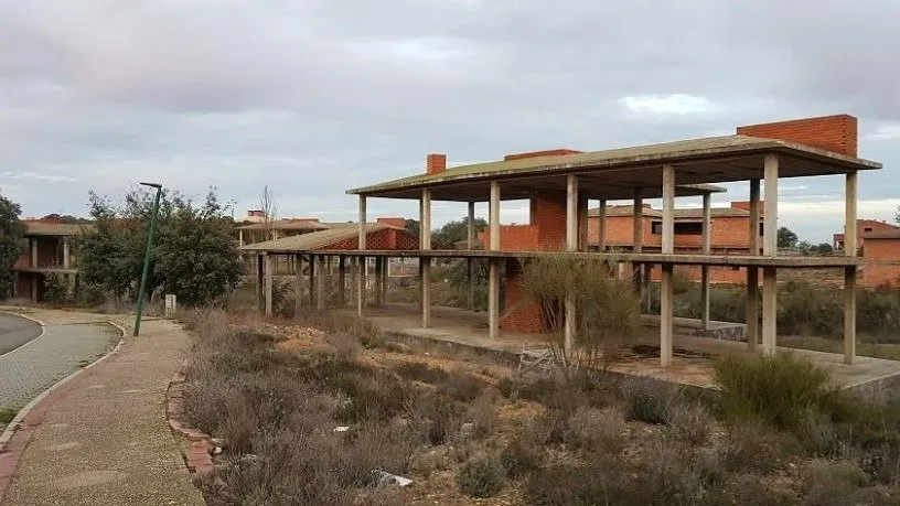 Urbis te ofrece una parcela en venta en Urbanización Oasis Golf, Carrascal de Barregas, Salamanca.