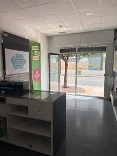 Local comercial 40m2 con escaparate en Las Torres de Cotilla - foto 4