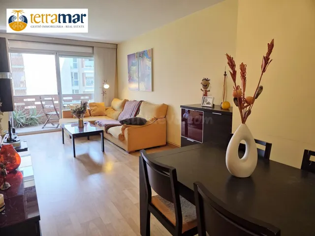 AMPLIO PISO DE 103m2 CON 4 habitaciones, TERRAZA Y PARKING I