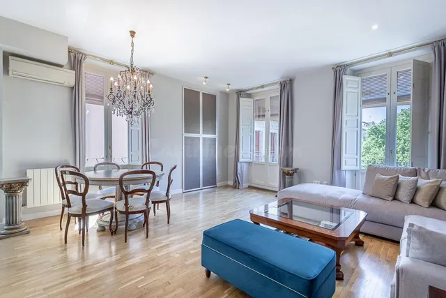 Exclusivo Piso Dúplex en el Corazón de Granada — 3
