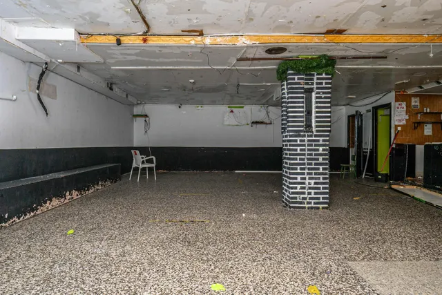 Local comercial de 200 m2 cerca del estadio Los Carmenes, magnifica oportunidad de inversion — 8