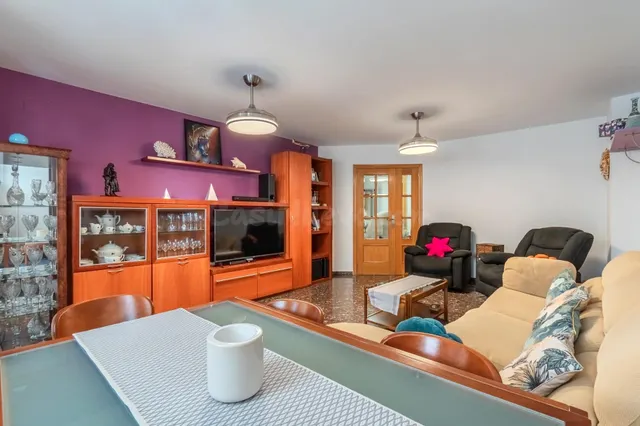3 dormitorios, 2 baños, balcón con vistas despejadas y garaj - foto 3