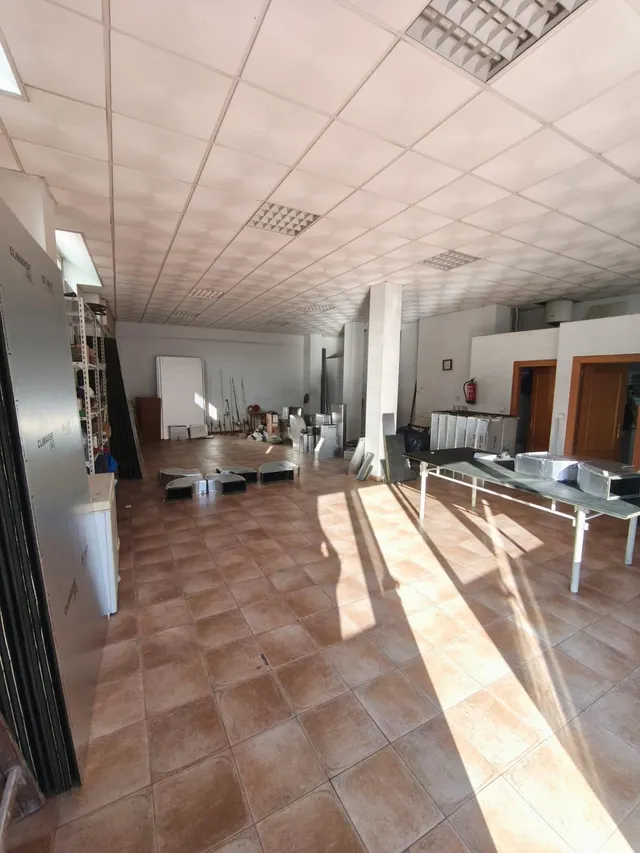 BAJO COMERCIAL EN PLENO CENTRO PUENTE TOCINOS — 9