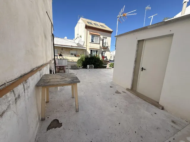 Casa con patio, terraza y potencial de ampliación en Fuengirola — 11