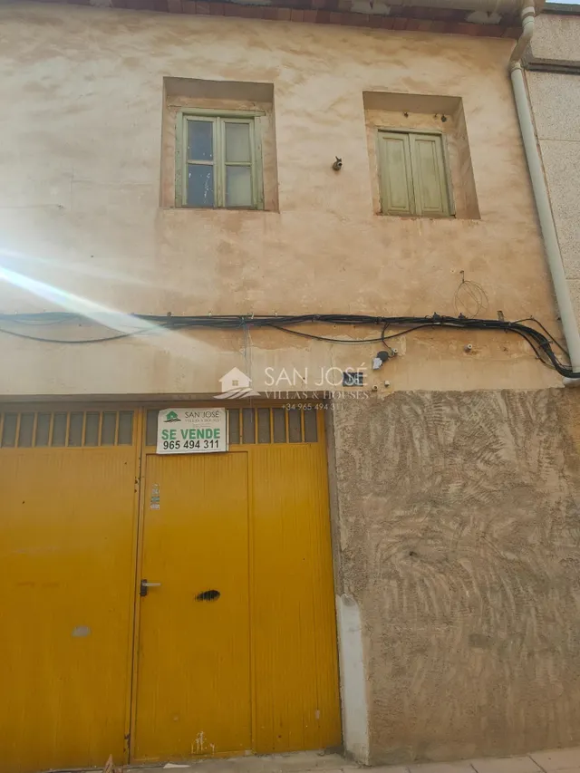 SE VENDE CASA SOLAR PARA REFORMAR O DERRIBAR EN EL CENTRO DE ASPE — 6