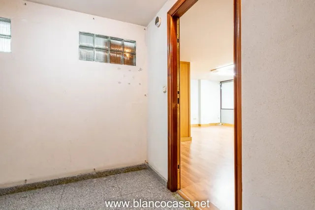 Entreplanta en venta ó alquiler C/Barcelona (Carballo) — 20