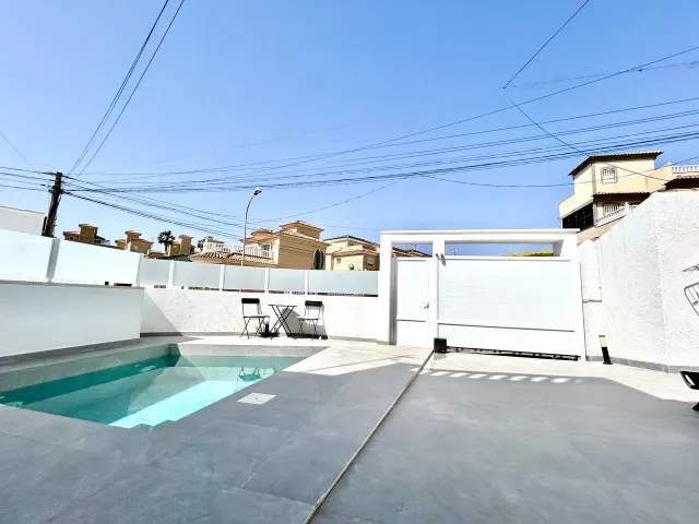 Villa 5 habitaciones 166m² en venta - Villamartin — 42