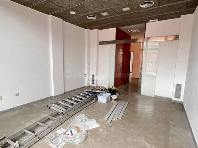 Local comercial de 200 m2 con excelente visibilidad en La Bi - foto 4
