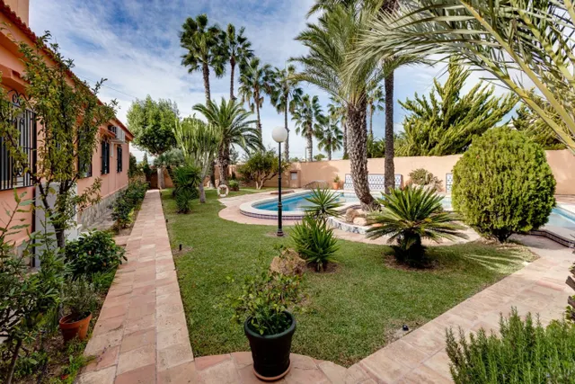 HERMOSA VILLA DE LUJO, ESTILO MEDITERRÁNEO EN LA ZONA DE LA SIESTA-SAN LUIS — 12