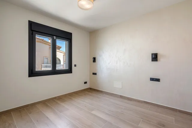 Chalet 5 habitaciones 267m² en venta - Costa blanca sur — 28