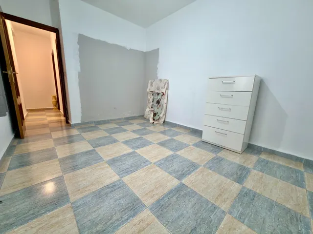 Amplio piso con terraza, 3 dormitorios y posibilidad de 4 en Av. Barcelona – Viñuela – Rescatado — 26