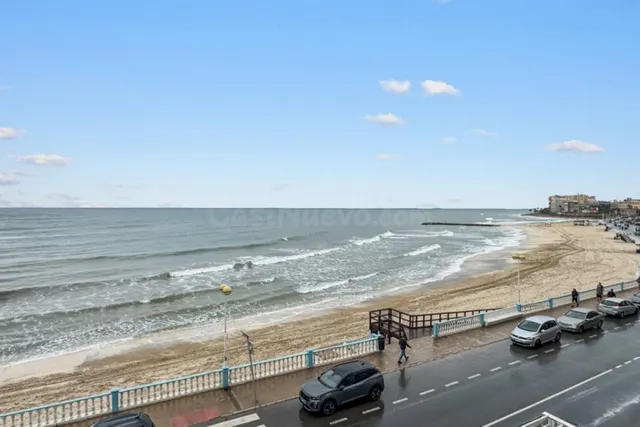 Apartamento de 3 dormitorios 2 baños con vistas al mar en Torrevieja (playa los locos) — 13