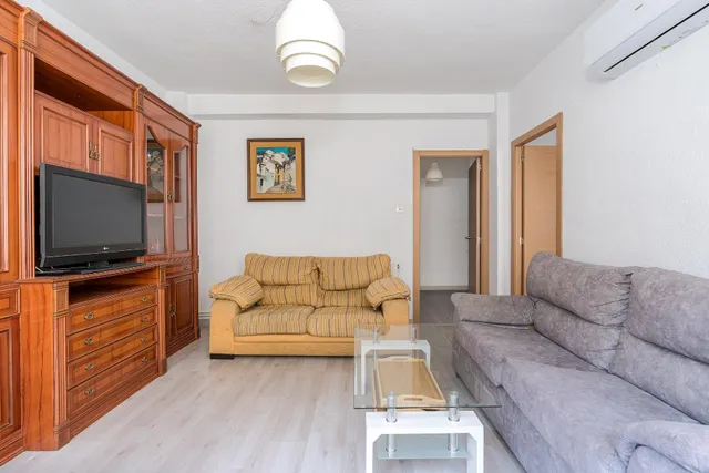 PISO JUNTO CAMINO DE RONDA — 6