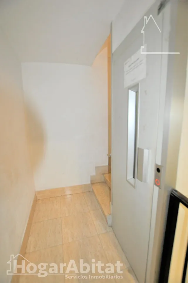 ¡En pleno centro! Bonito, impecable y luminoso con balcón y trastero, todo amueblado — 32