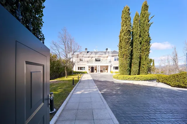 Villa de Lujo en Urbanización cerrada — 4
