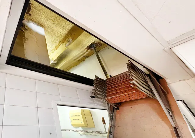LOCAL COMERCIAL EN CÁDIZ CON MUCHAS POSIBILIDADES — 12