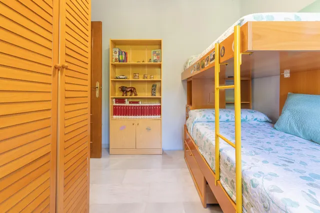 Gran casa familiar de 3 plantas en Ronda de Poniente — 22