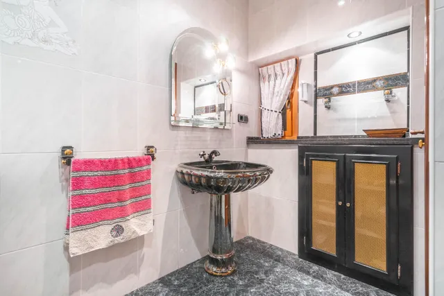Casas, nave y fincas en venta en Caborana (aller) — 25