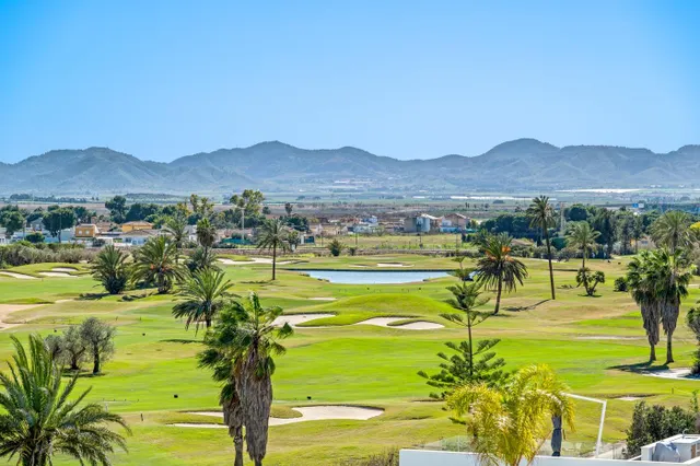 Apartamentos y villas de nueva construcción en primera línea de golf en Los Alcázares, Costa Cálida — 31