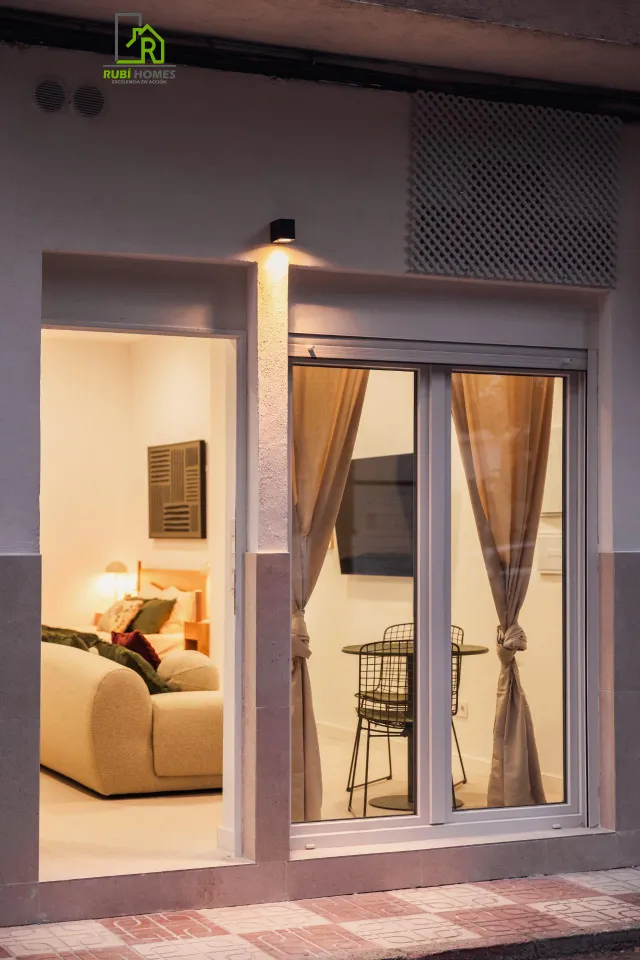 Tu refugio de diseño en el corazón de Granada: Estilo, practicidad y comodidad a pie de calle. — 13