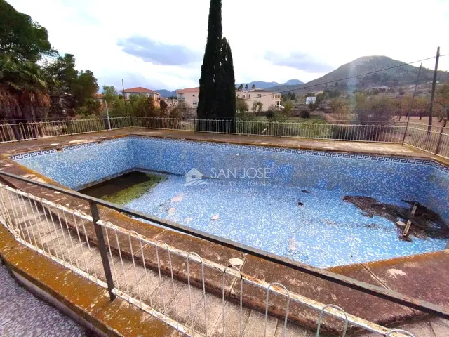 SE VENDE CHALET EN PARCELA URBANA EN LA ROMANA — 24
