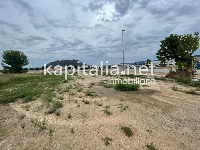 Parcela industrial a la venta en Xativa. — 2