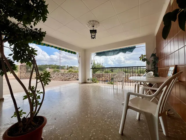 E.  FINCA CON PISCINA, HUERTO, POZO Y VIVIENDA DE 3 PLANTAS — 14