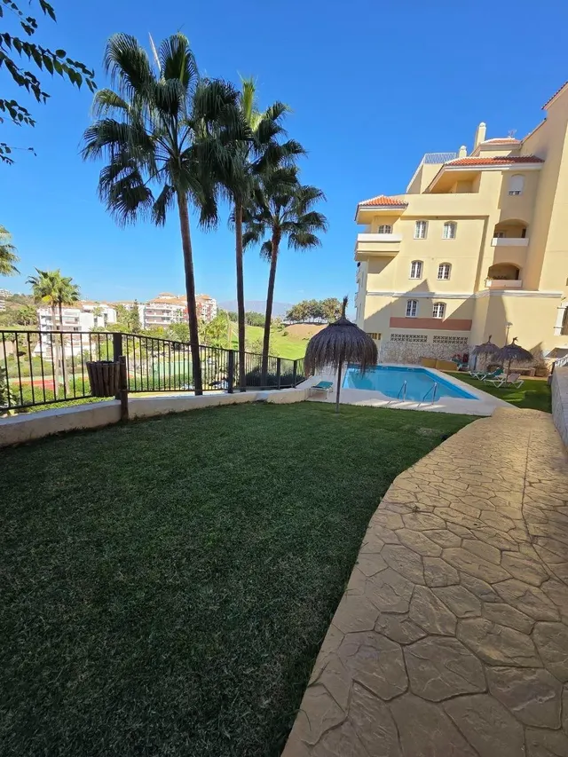 Bajo con terraza de 24 m2 y vistas al golf en Royal Golf Riviera, Riviera del Sol — 25