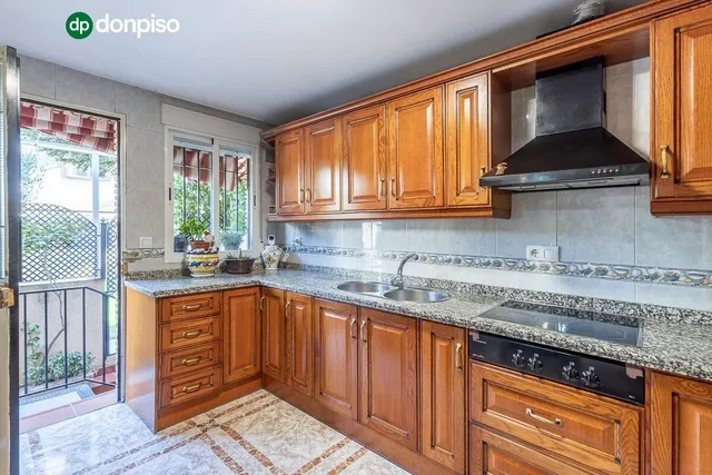 Casa en Ogijares con piscina comunitaria. — 12
