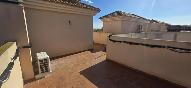Chalet pareado con piscina privada, 4 dormitorios y amplios espacios exteriores en Nuevo San Javier — 23