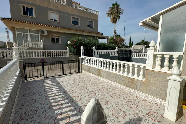MAGNIFICA VIVIENDA ADOSADA CON PISCINA COMUNITARIA, IDONEA COMO VACACIONAL — 28