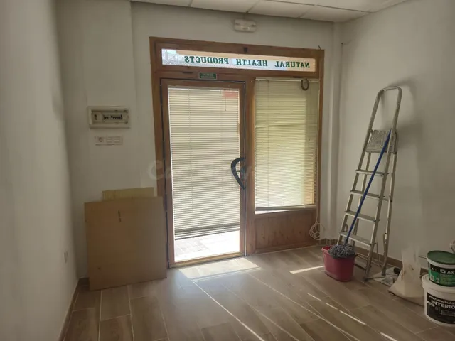 Local comercial en venta en avenida principal – Gran visibil - foto 3