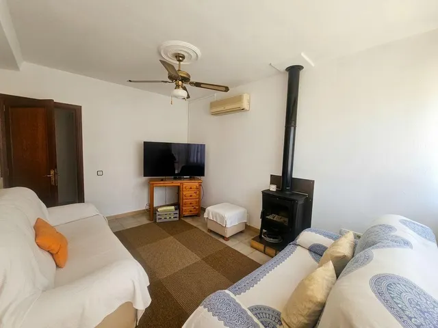 Exceptional Detached Corner Villa with Swimming Pool and Prime Location — 37