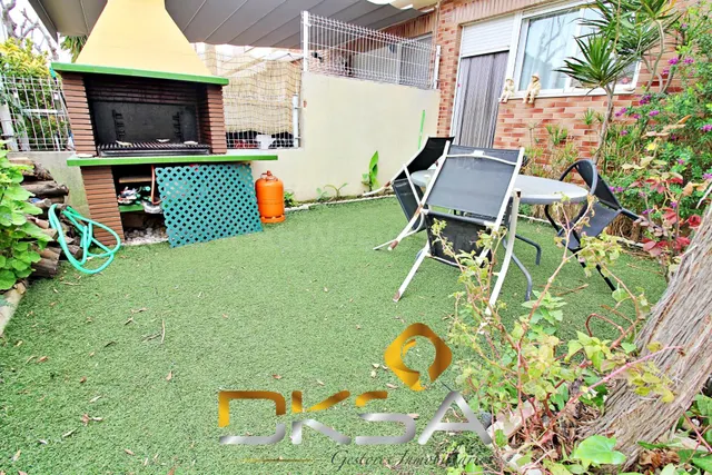 Precioso chalet adosado con piscina comunitaria a un paso de - foto 2