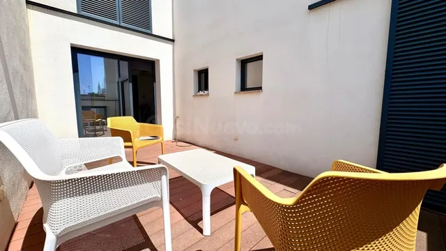 Casa moderna de cuatro plantas con amplias terrazas y garaje - foto 3