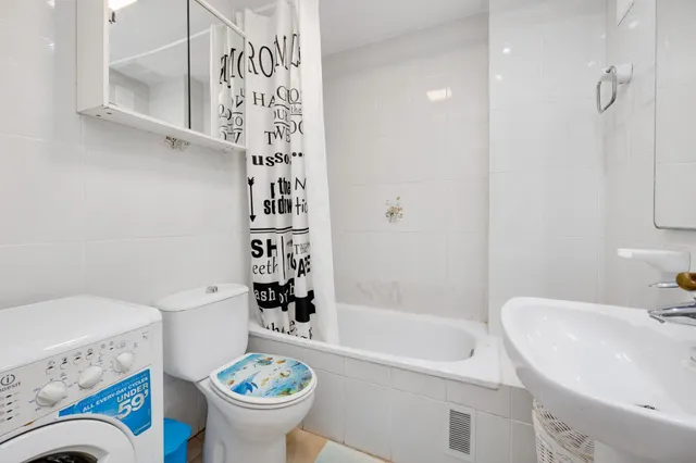 UN ACOGEDOR APARTAMENTO EN EL CENTRO DE TORREVIEJA — 9