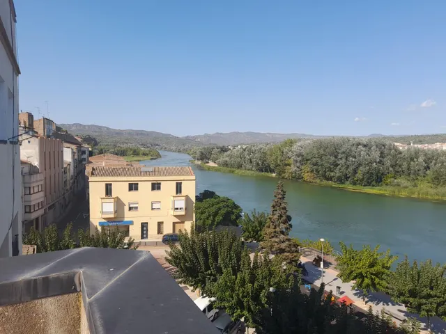 OPORTUNIDAD ESPECTACULAR LOCAL DE OFICINAS EN LA ZONA MAS CENTRICA DE MORA D´EBRE — 34