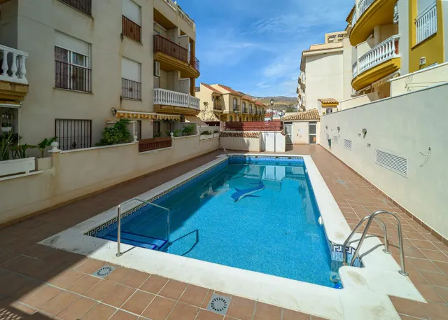 Estupendo piso en venta ubicado en Castell de Ferro — 28