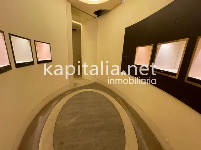Local comercial en alquiler en el centro en Valencia (Valencia) — 24