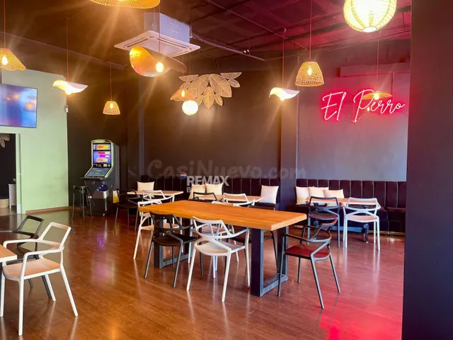 Roses Centro | TRASPASO 40.000 €. Traspaso de reconocido bar - foto 3
